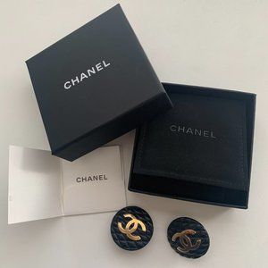 CHANEL Rare Classic 29 Quilted Gold CC Large Clip On Button Earrings